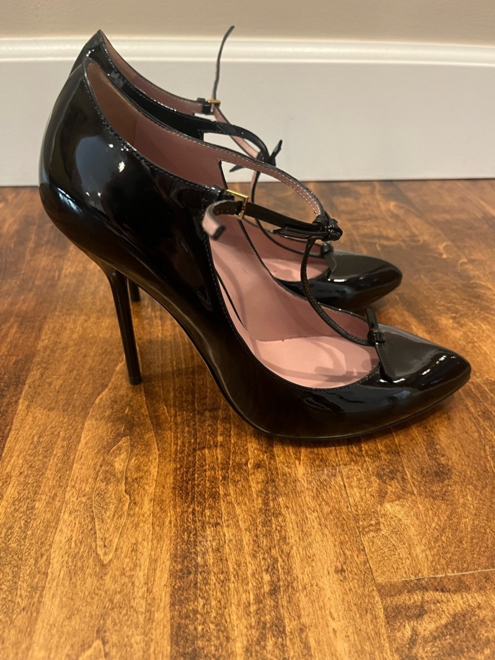Gucci Black Patent Heel Shoes with Bow Detail, Size 38.5 - Picture 3 of 7